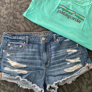 AEO medium wash tomgirl shortie